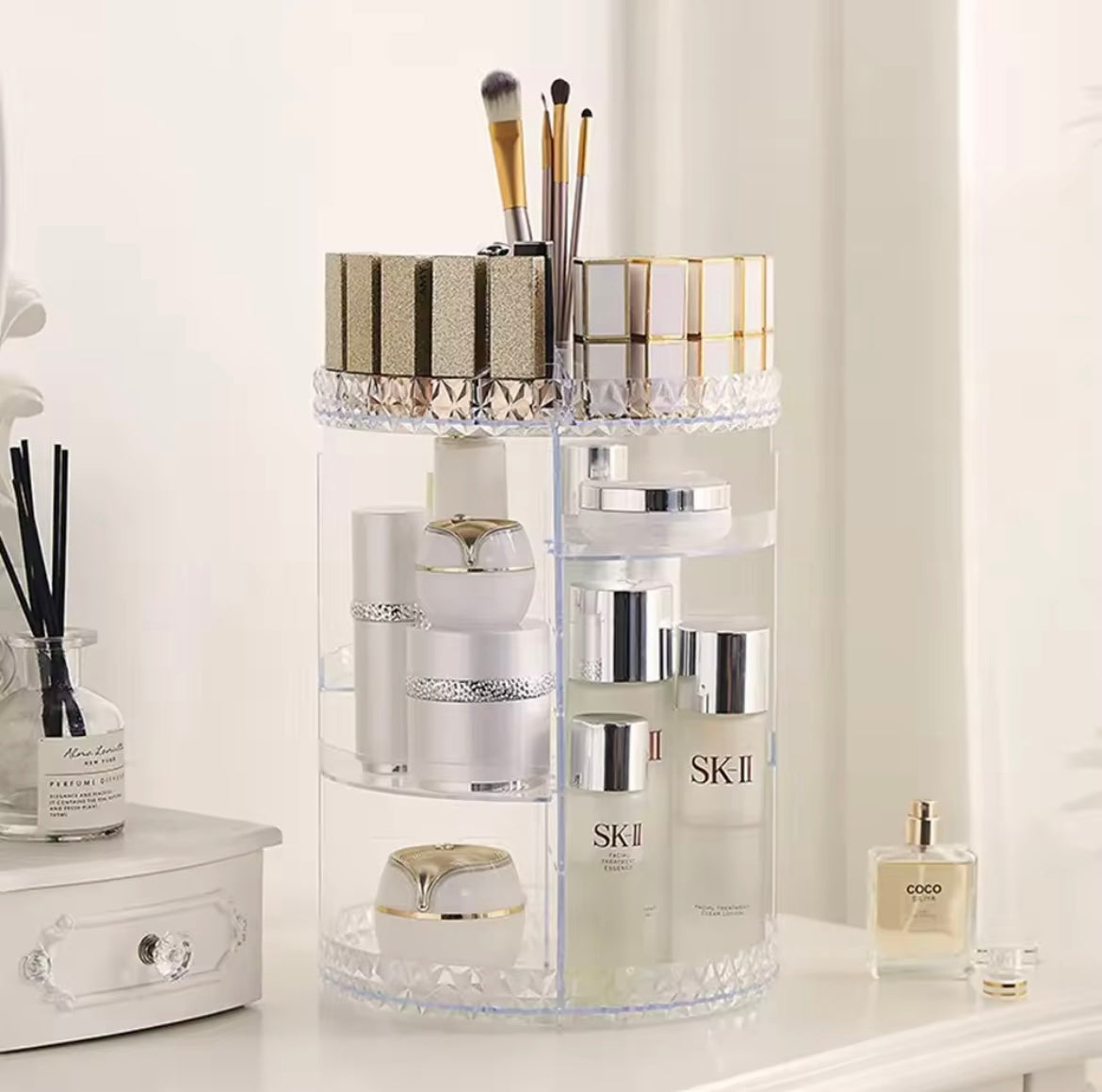 360° Rotating Makeup Organizer – Elegant Crystal Design