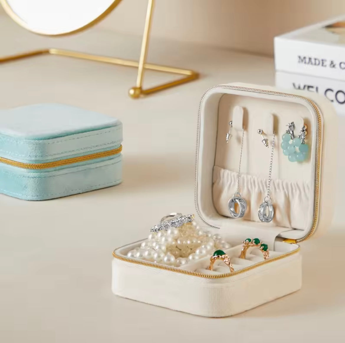 Pocket size jewellery organiser
