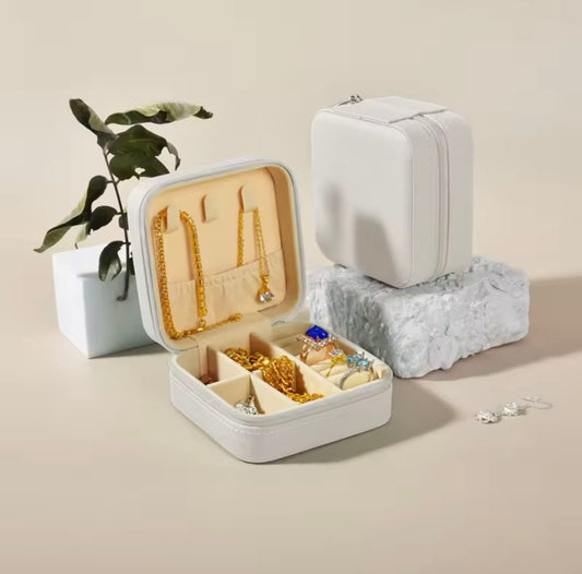 Pocket size jewellery organiser